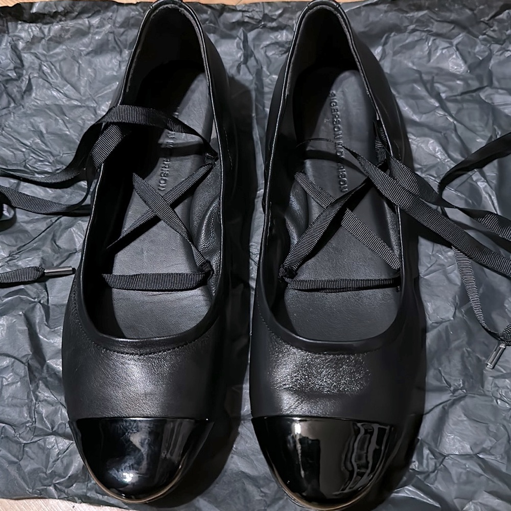 Sigerson Morrison `SMCharlotte’ Black Leather Ballet Flats w/ Patent Toes.9.5